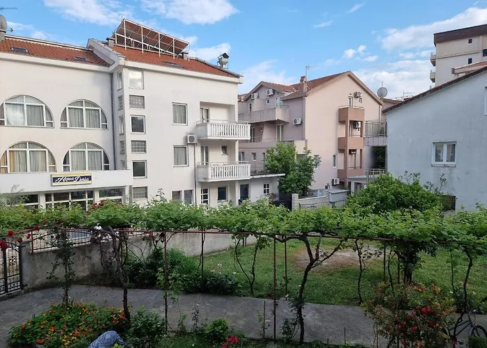 Dom B Apartments